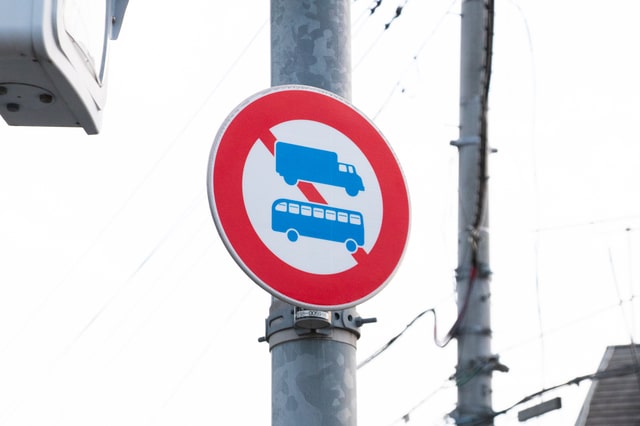 トラックの進入禁止標識の種類は 4t車は特に注意 愛知名古屋 自動車 トラックの整備 管理 ロードウエスト